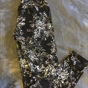 Euc lularoe one size black floral leggings